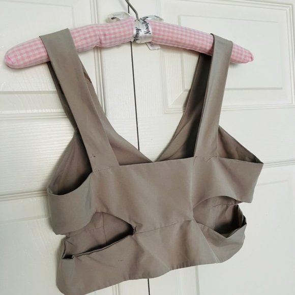 Cutout Crop Bra Top by HAODUOYI - Picture 3 of 7